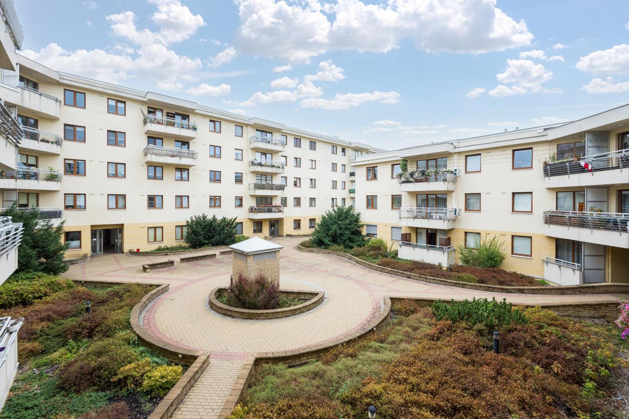 Metro Ksiecia Janusza Cosy Apartment Warschau Exterior foto